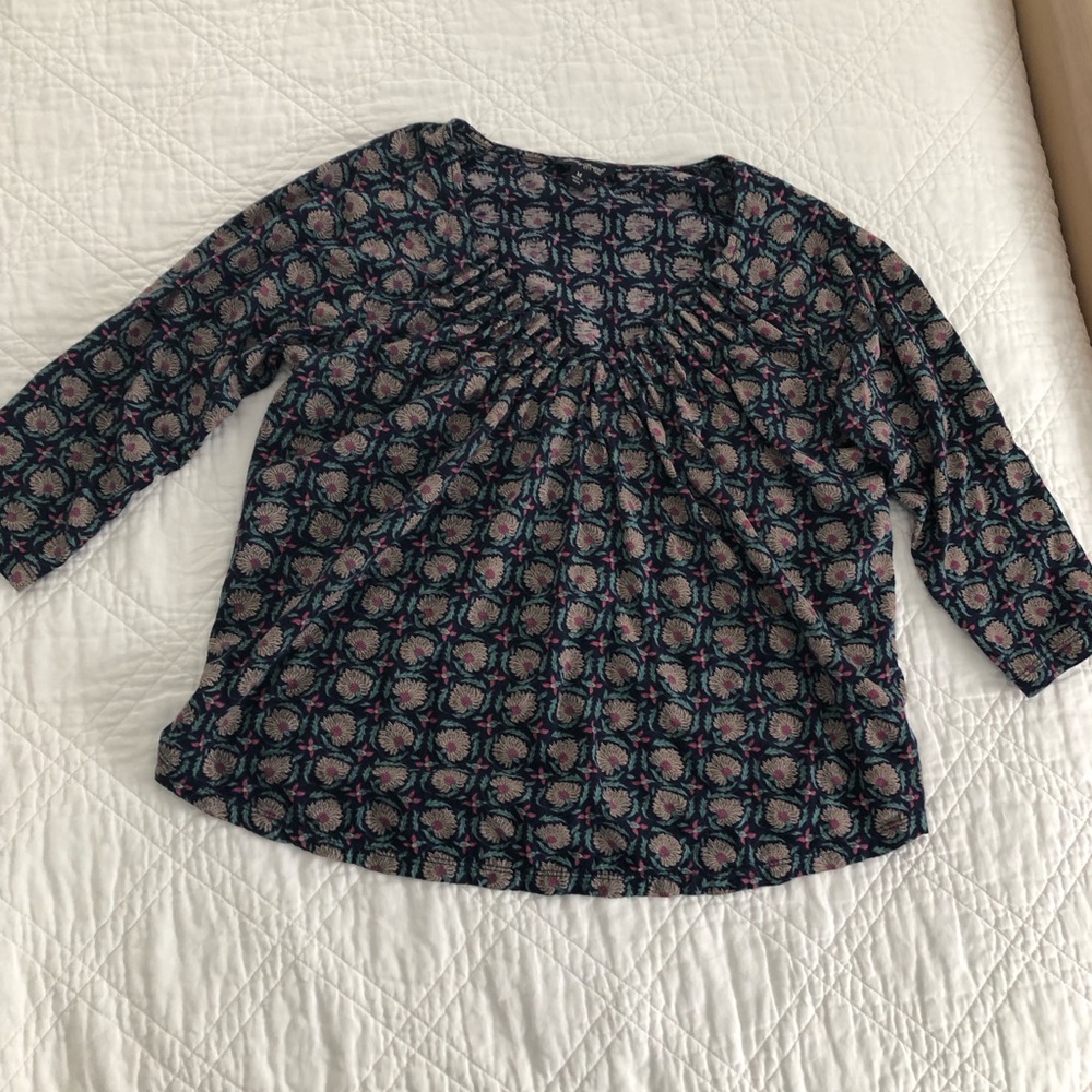 EUC Lucky Brand Navy with Multi-Print  Women's Top Size M - Soft “V-Neck” Style